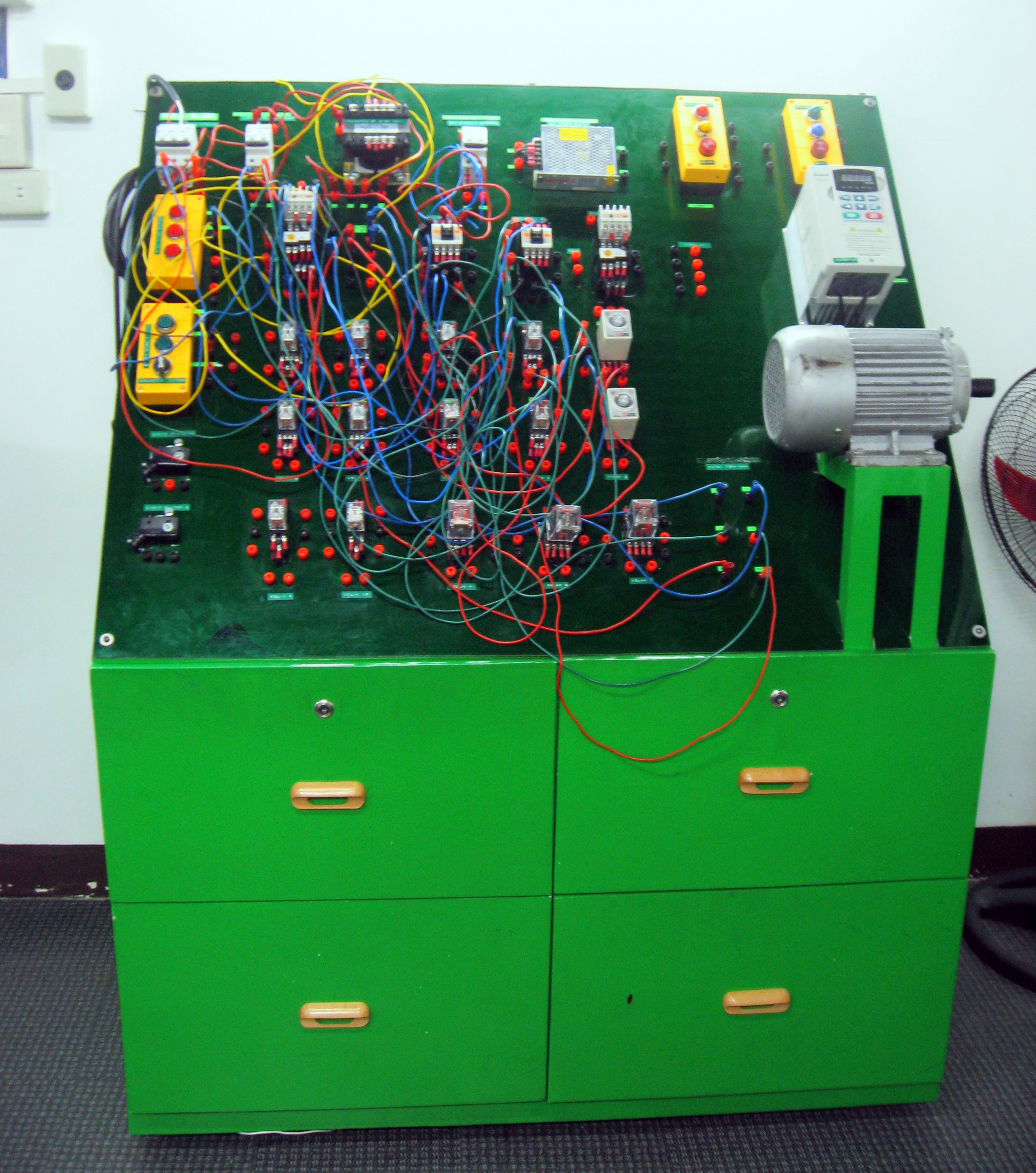 Training kit for motor engineering